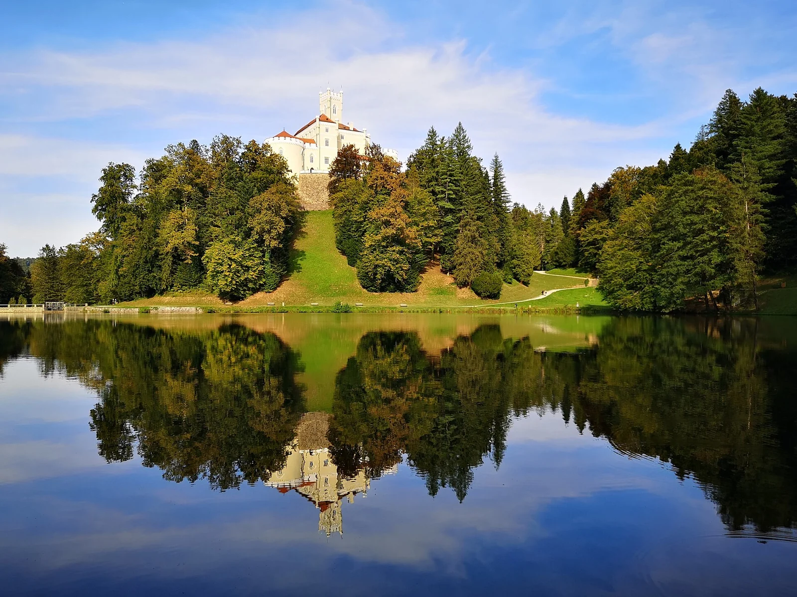 Trakošćan Castle and early autumn foliage reflected in its lake